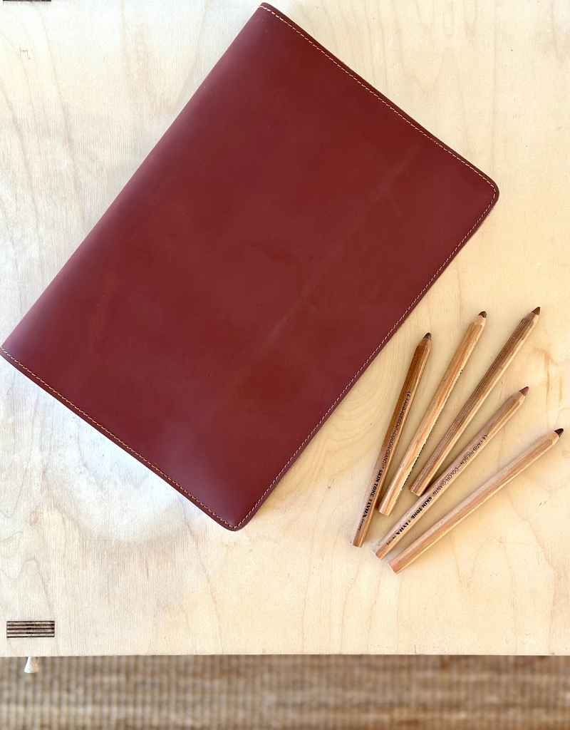 Uscha&#39;s A4 Refillable Brown Leather Notebook